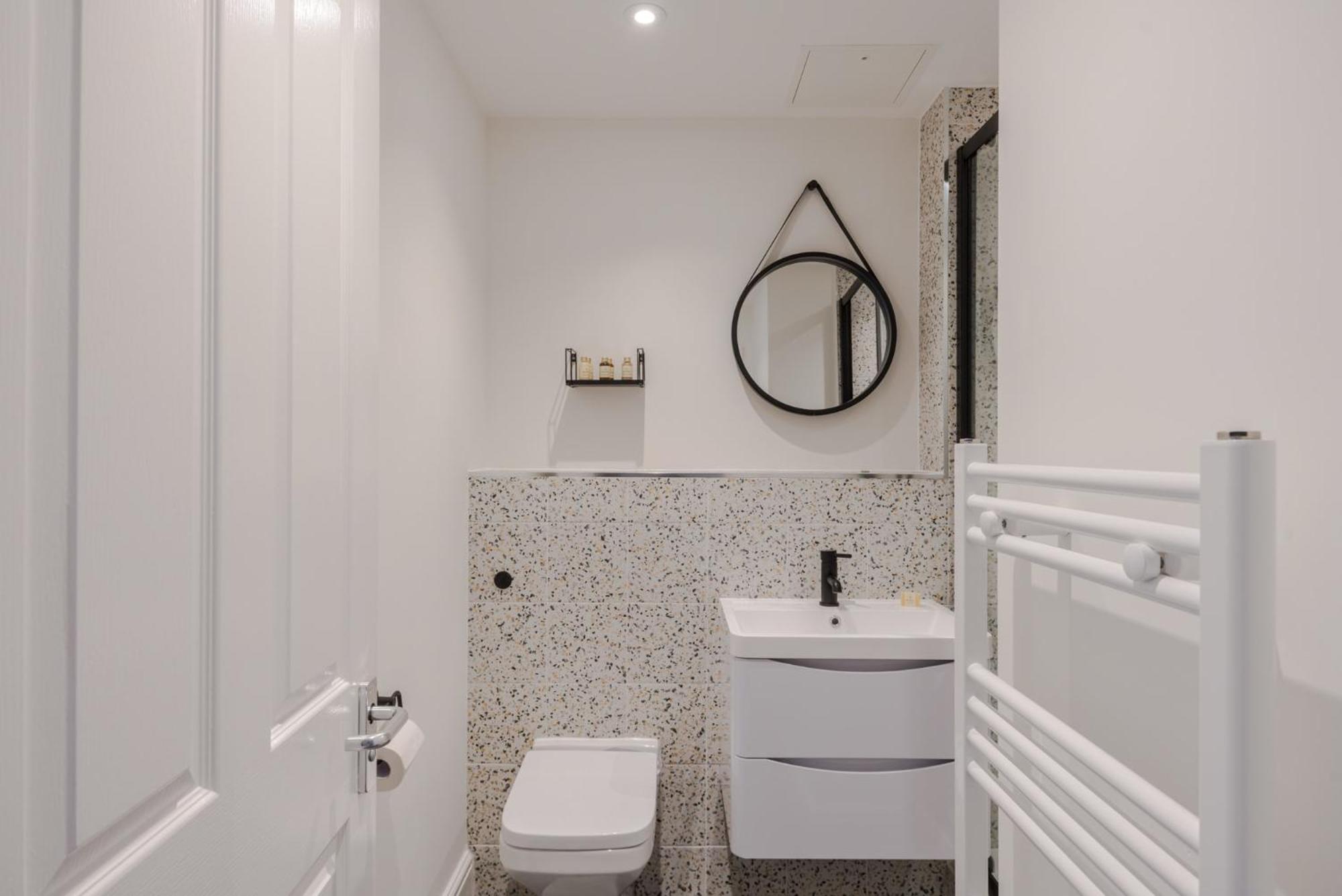 The Sensual Breeze - Fitzrovia Apartment